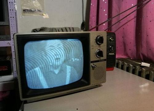 搞笑的电视机,笑翻天！盘点那些让人捧腹大笑的电视机瞬间